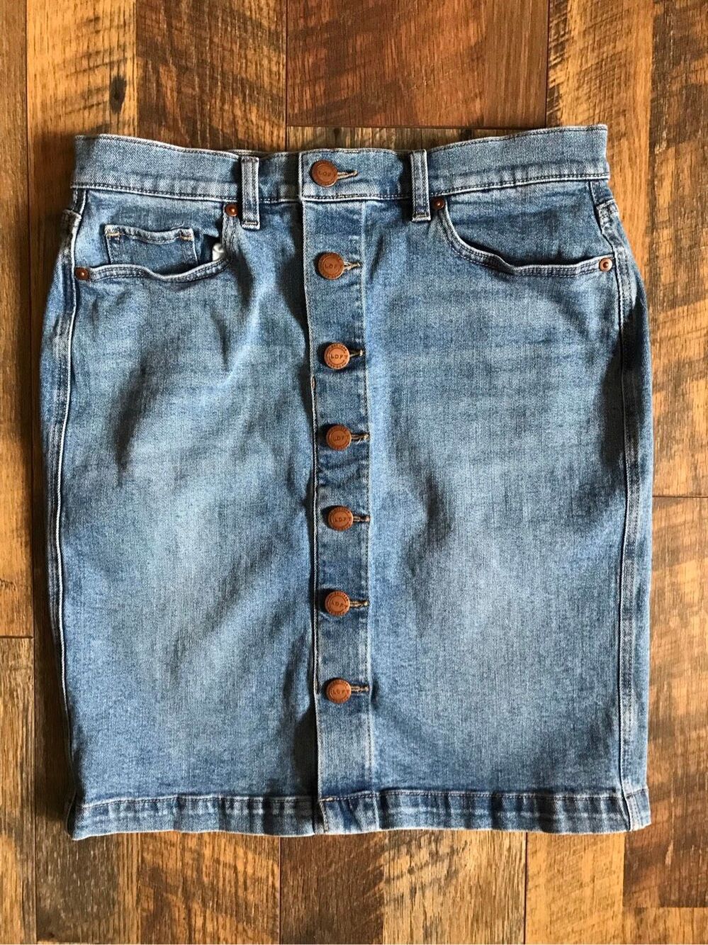 Loft SZ 6 jean skirt Denim button down